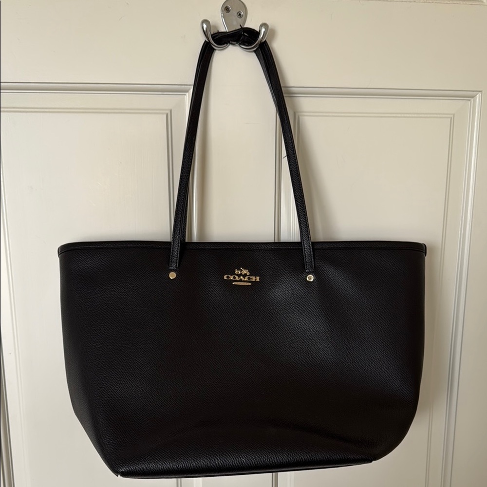 Coach Black Leather Tote Sophisticated Design